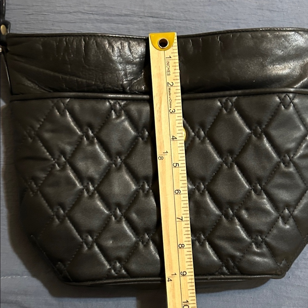 Jaclyn Smith Elegant Black Leather  Quilted Crossbody Bag - Picture 7 of 7
